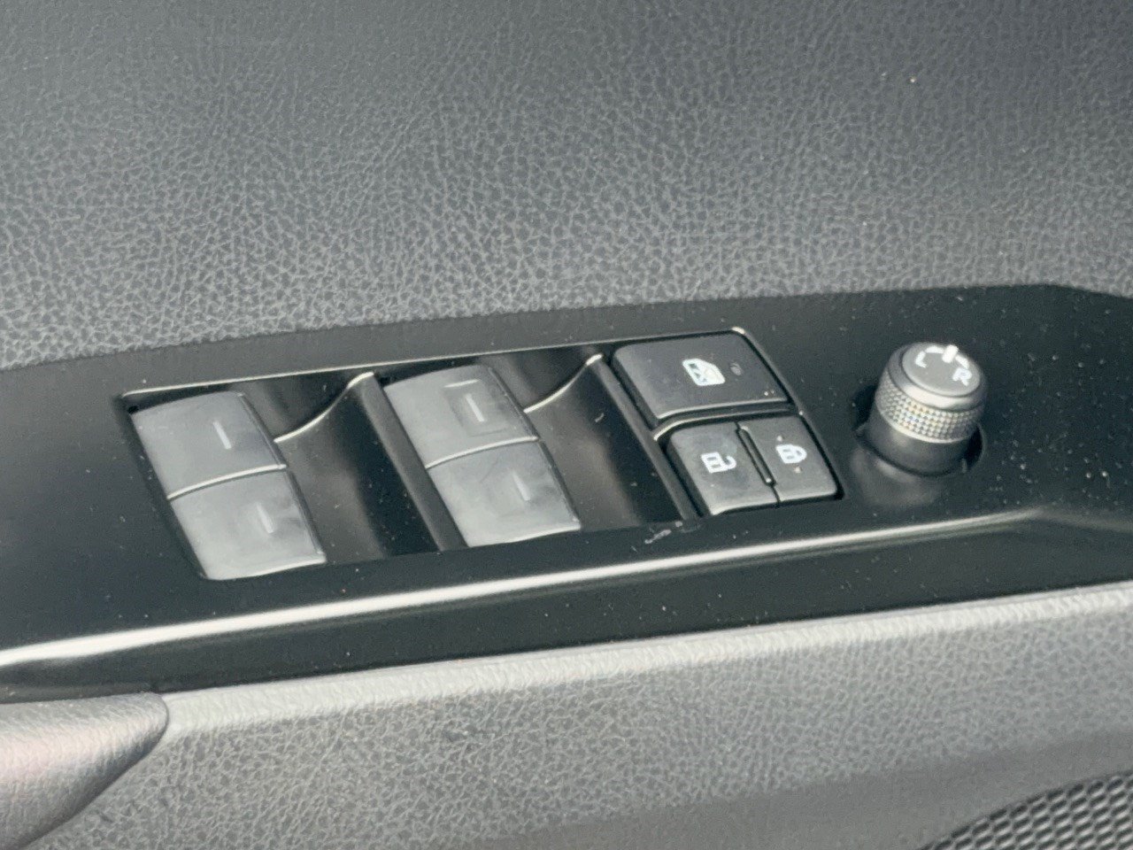 Used 2026 Toyota Camry SE FWD image 15