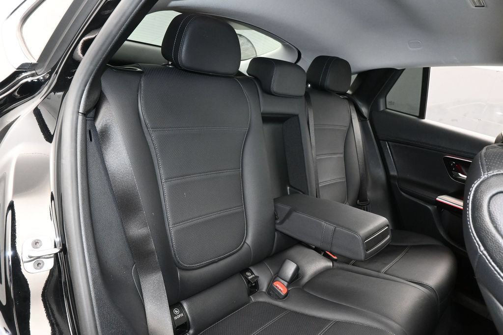 Used 2025 Mercedes-Benz GLC 300 4MATIC image 40