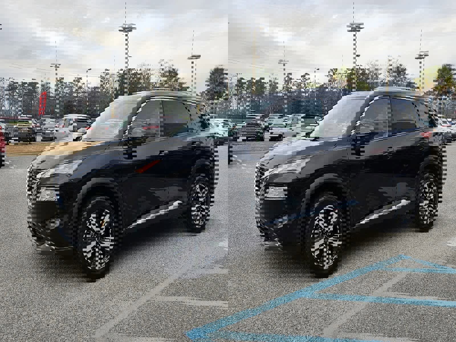 Used 2023 Nissan Rogue SL w/ SL Premium Package image 2