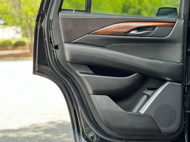 Used 2018 Cadillac Escalade Luxury AWD/4WD image 13
