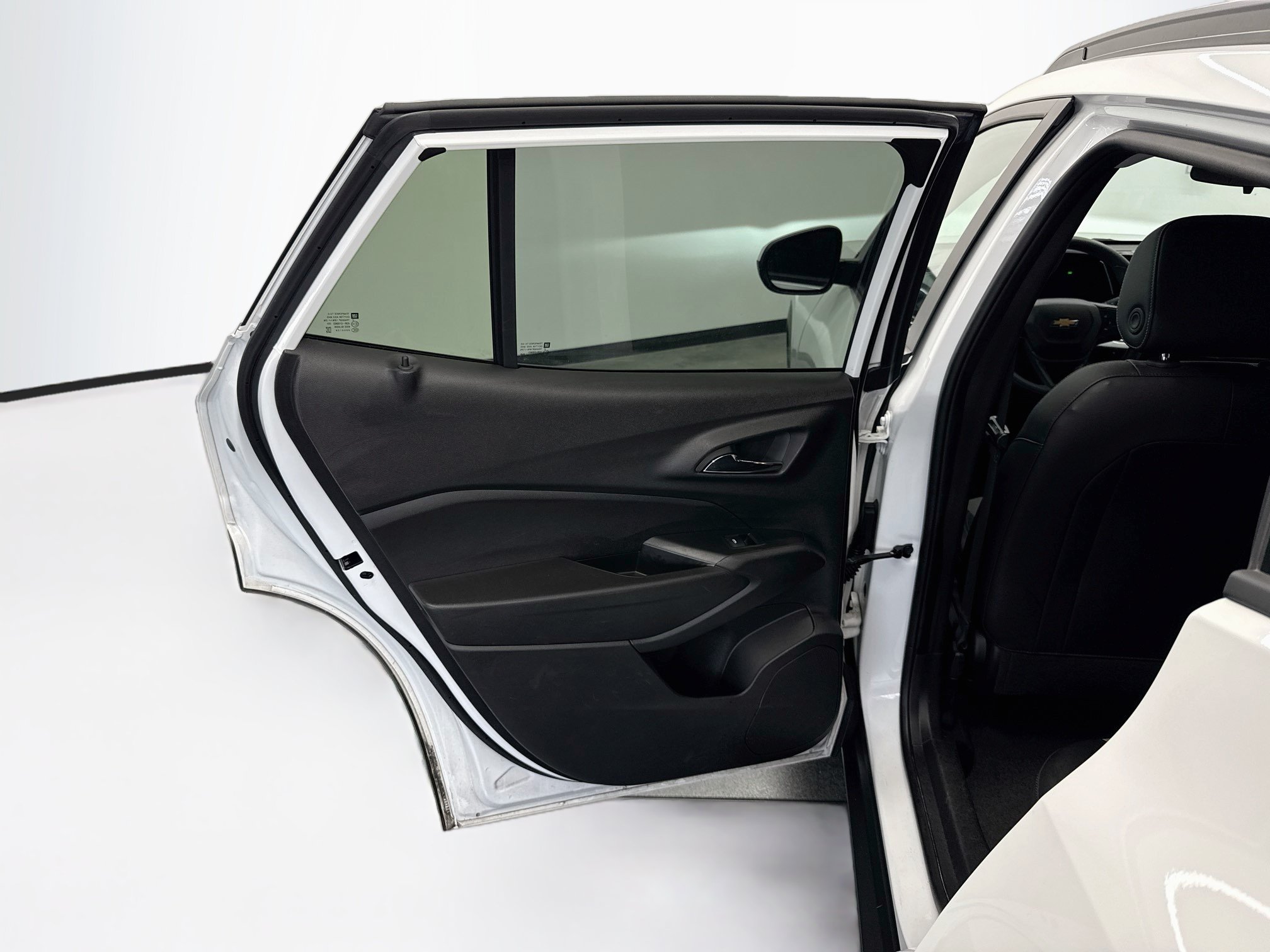 Used 2025 Chevrolet Trax LT FWD image 24