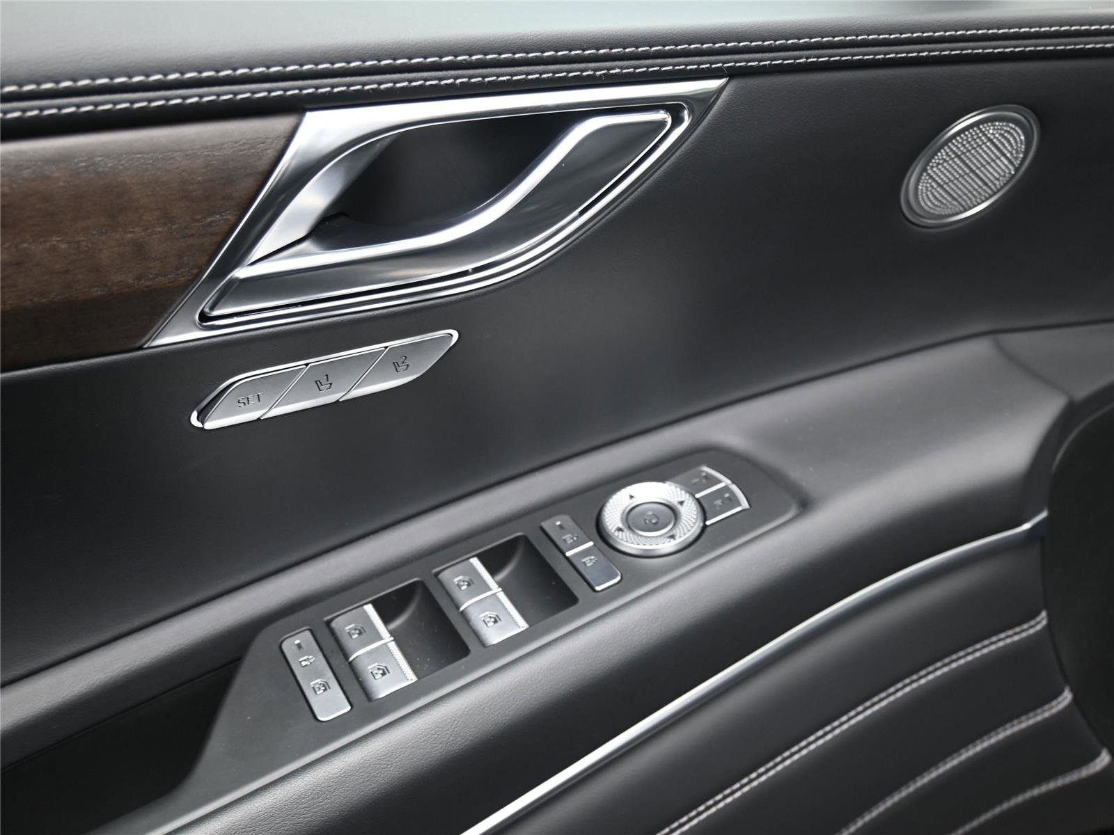 Used 2025 Genesis GV80 2.5T Select image 8