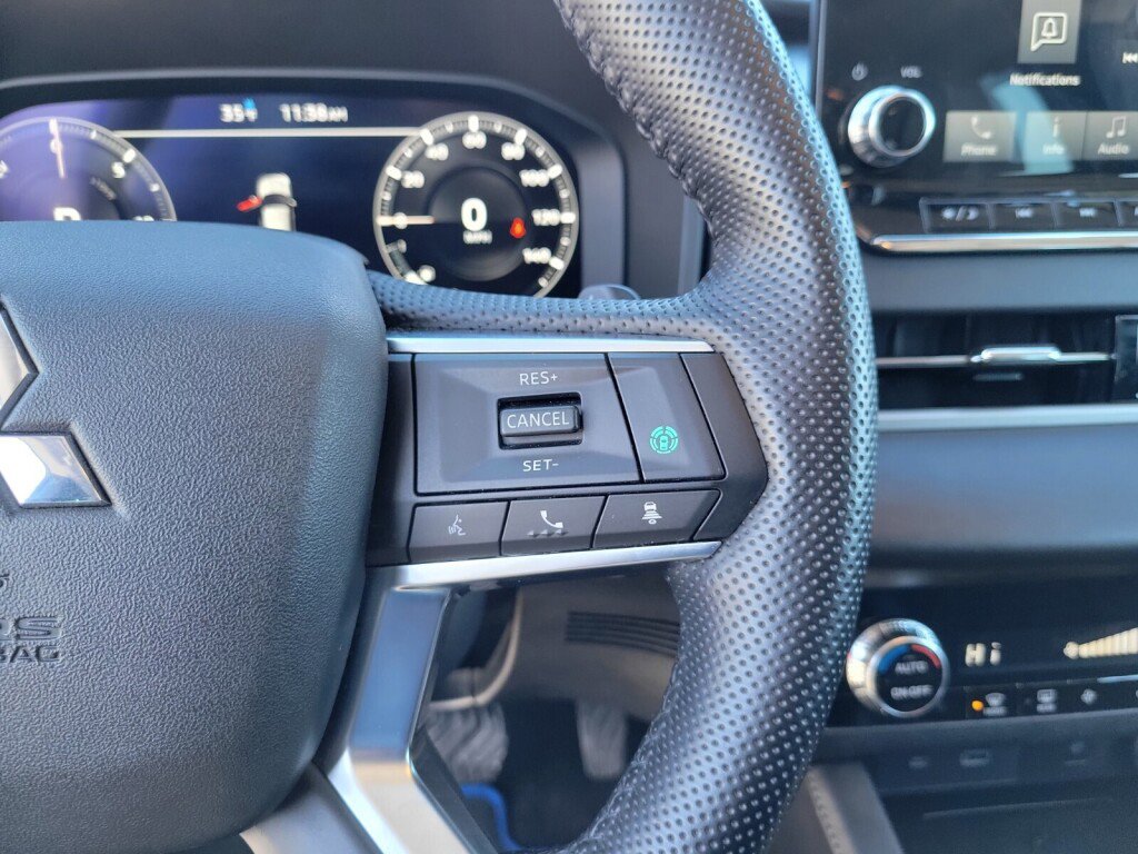 Used 2023 Mitsubishi Outlander SE image 24