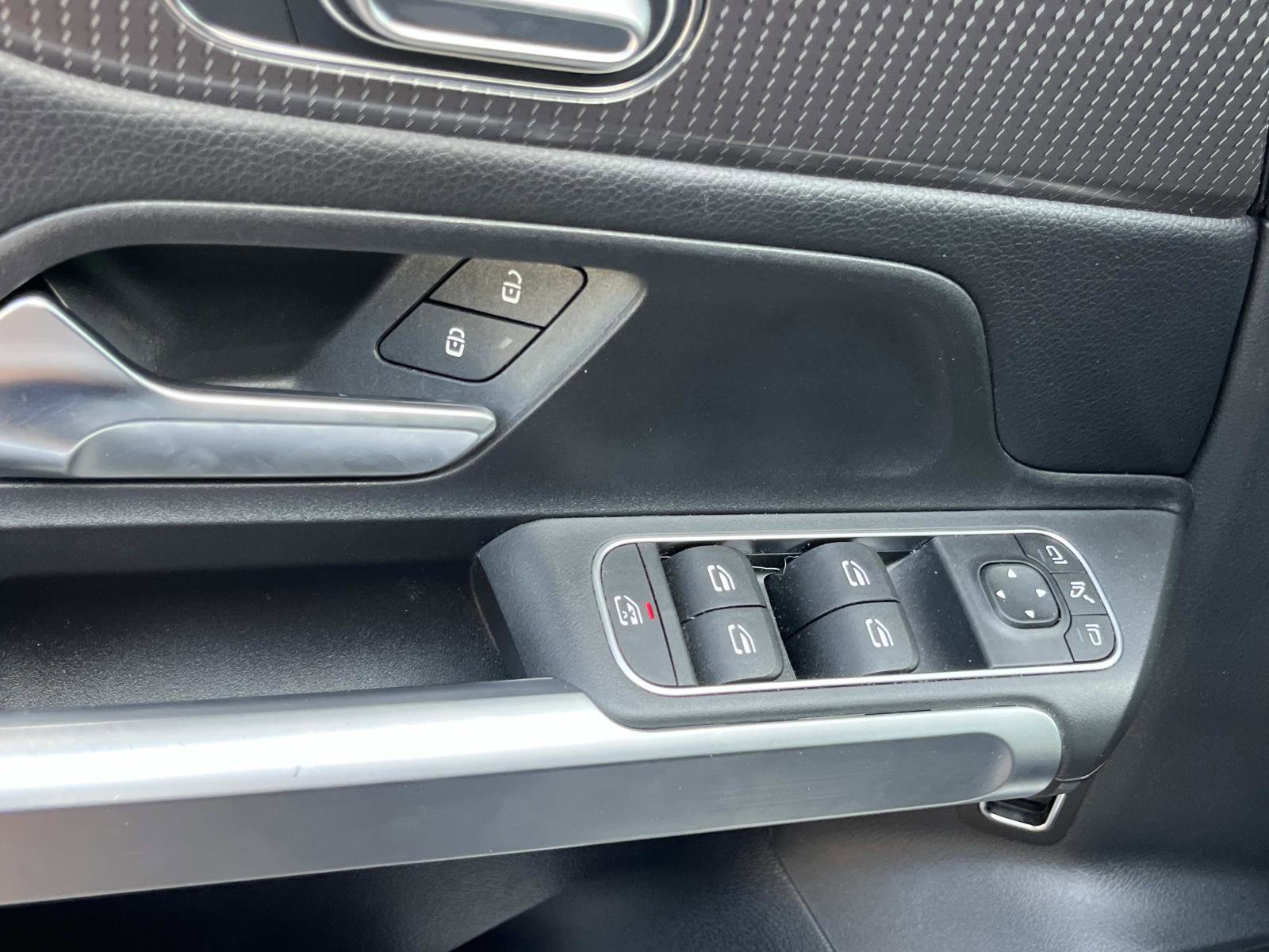 Used 2023 Mercedes-Benz GLB 250 4MATIC image 27