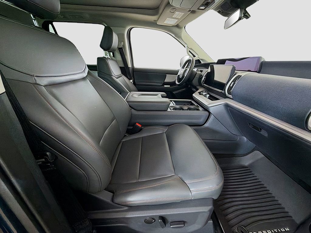 Used 2025 Ford Expedition Active image 23