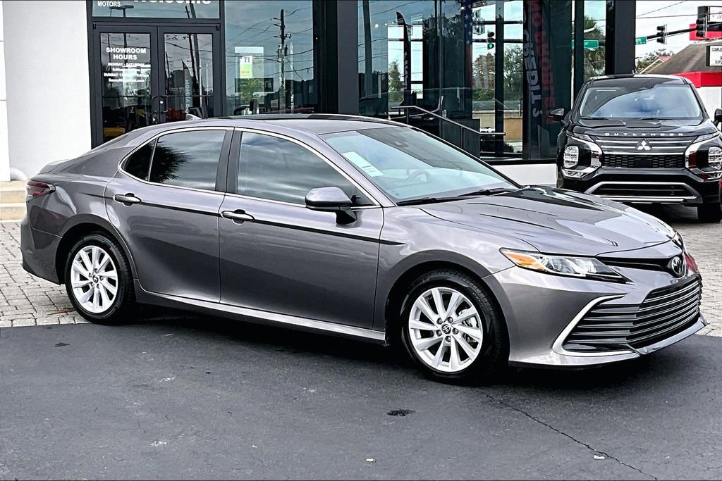 Used 2024 Toyota Camry LE image 3