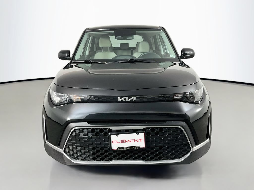 Used 2025 Kia Soul LX FWD image 3