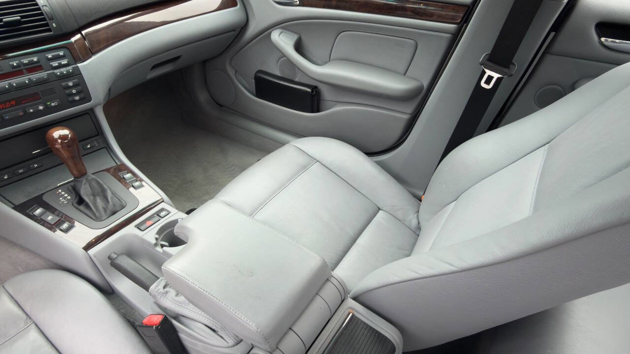 Used 2001 BMW 330i Sedan image 30
