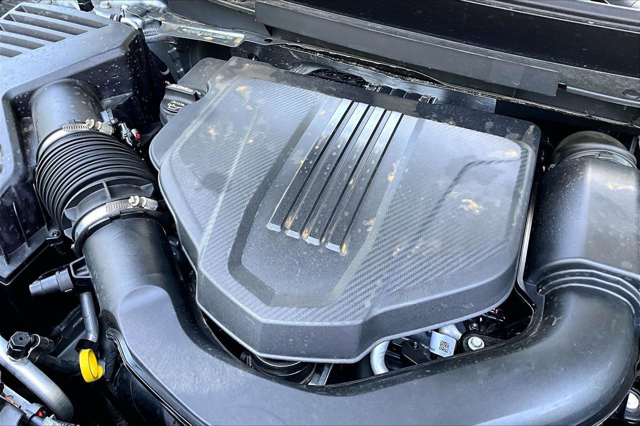 Used 2024 Chevrolet Traverse RS w/ LPO, Floor Liner Package FWD image 32