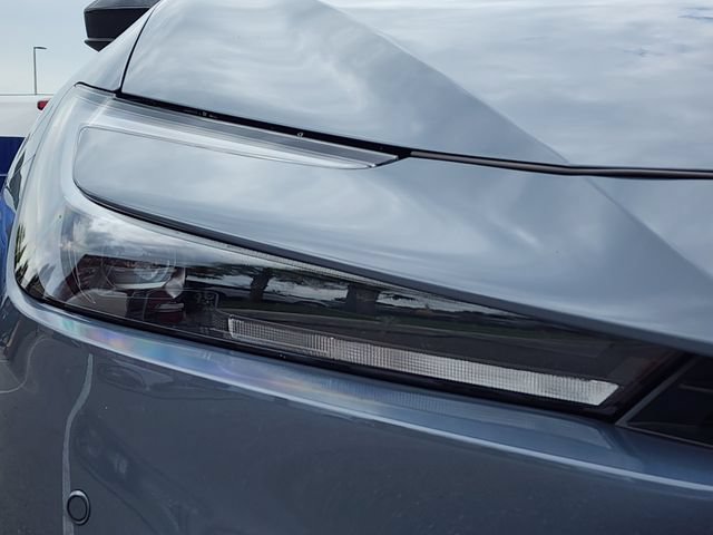 Used 2025 Toyota Prius LE FWD image 12