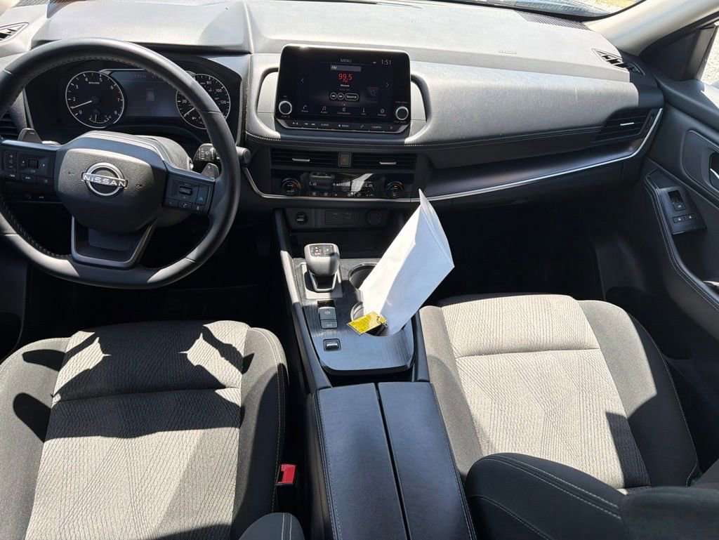Used 2025 Nissan Rogue SV FWD image 10