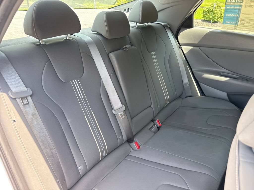 Used 2025 Hyundai Elantra SEL FWD image 34