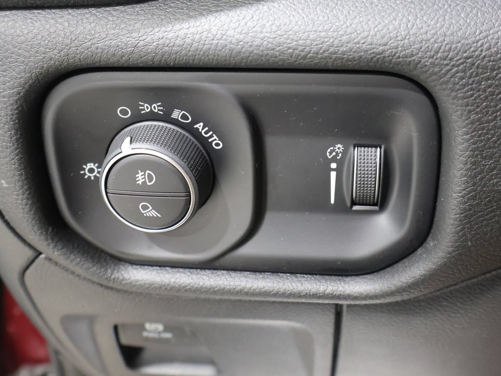 Used 2023 RAM 1500 Big Horn AWD/4WD image 29