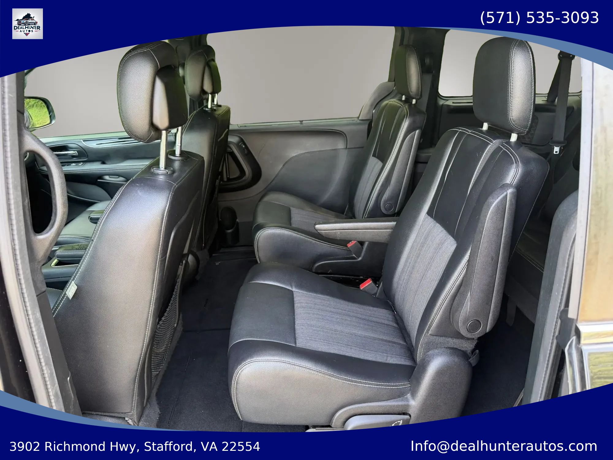 Used 2015 Chrysler Town & Country S FWD image 21