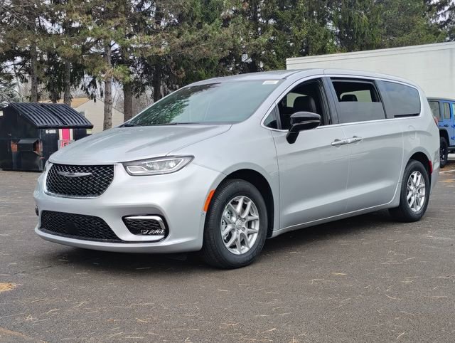 New 2026 Chrysler Pacifica Select image 10