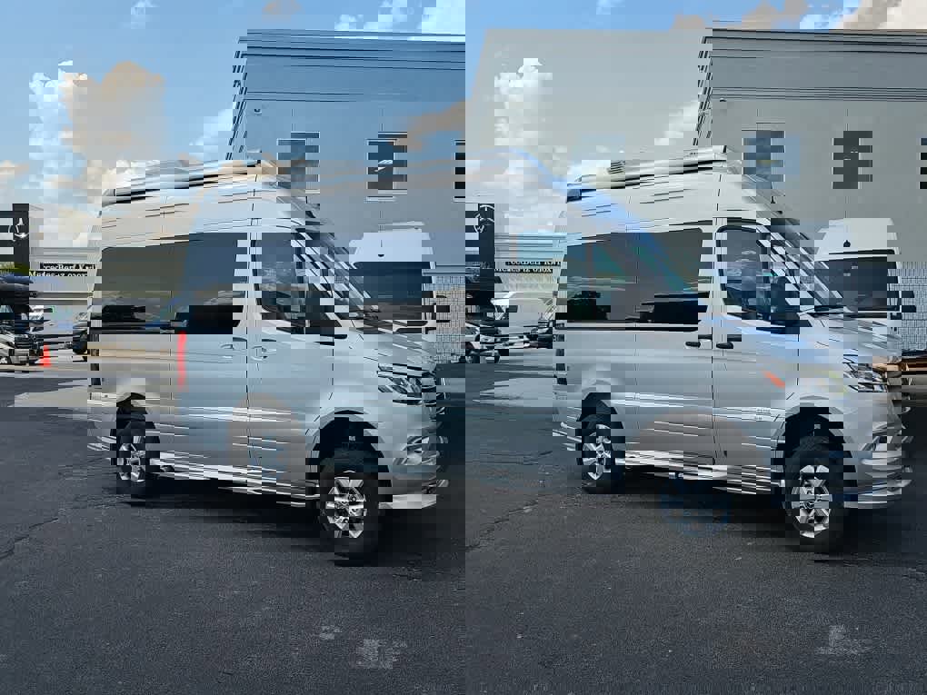 Used 2023 Mercedes-Benz Sprinter 2500 image 35