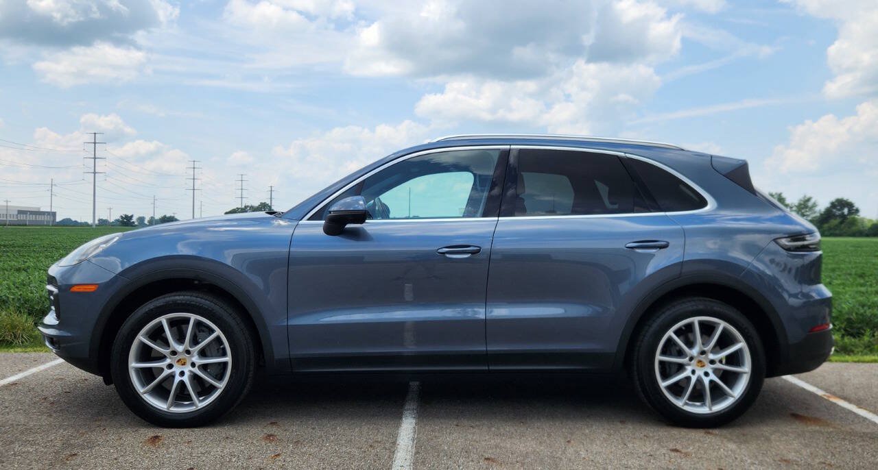 Used 2019 Porsche Cayenne S w/ Premium Package AWD/4WD image 2