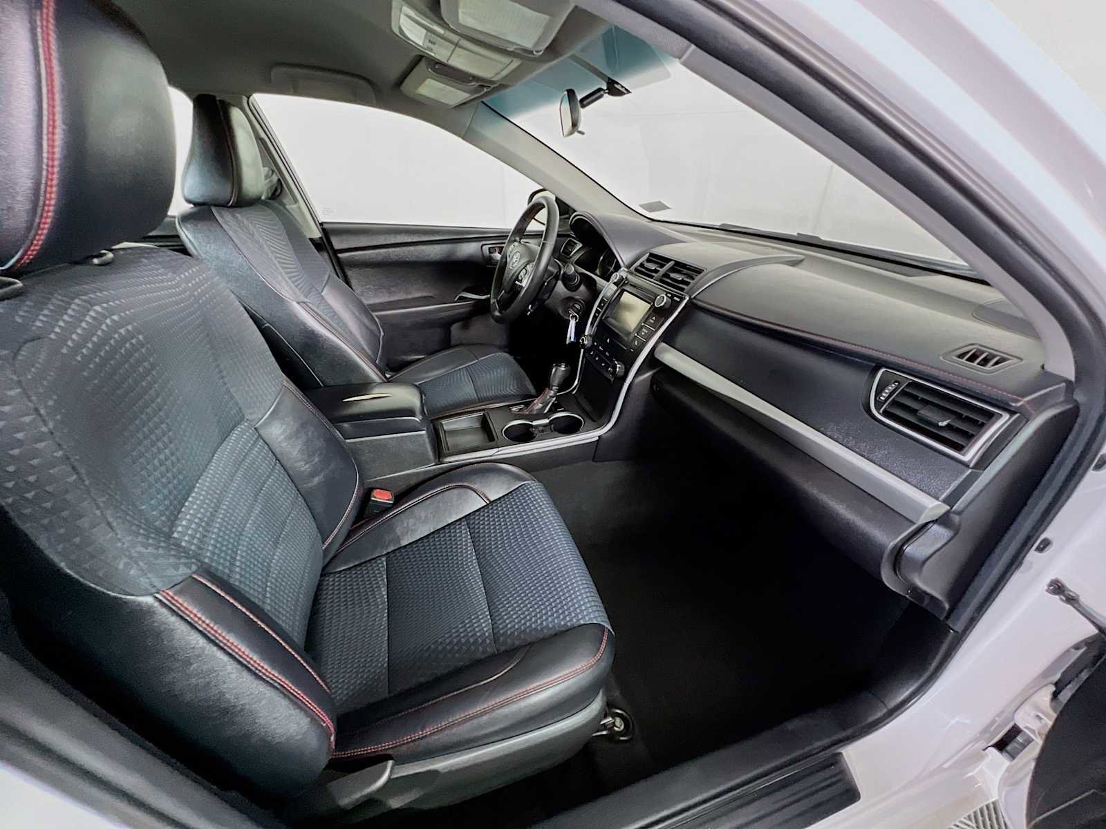 Used 2015 Toyota Camry SE image 26