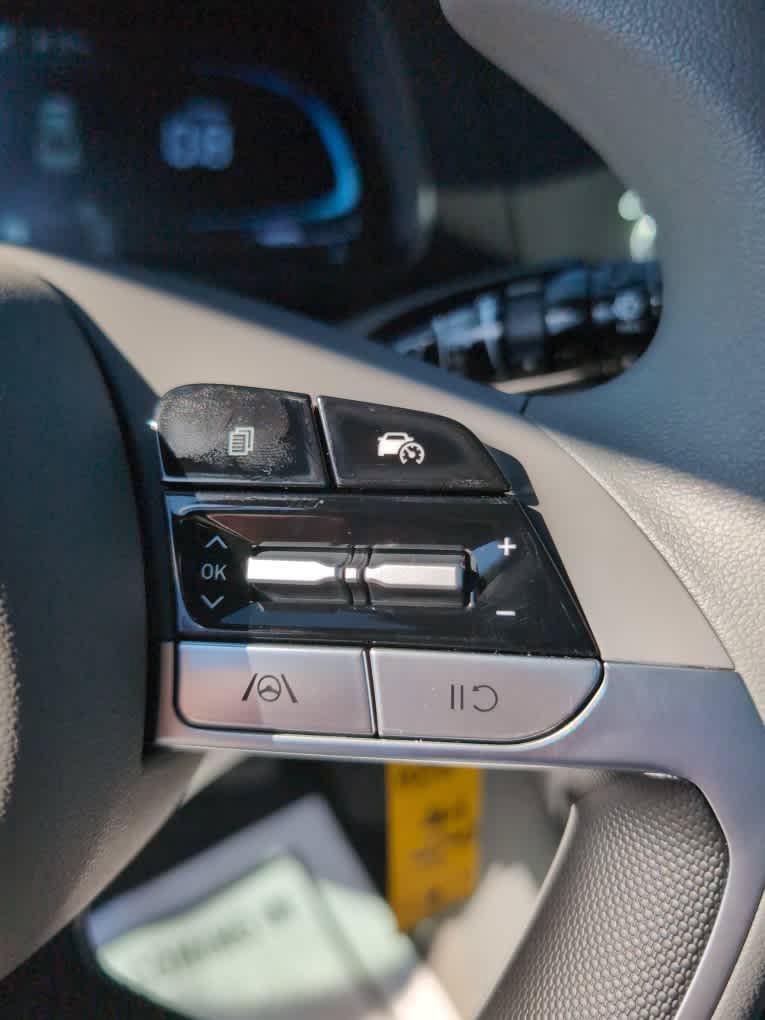 New 2026 Hyundai Elantra SE FWD image 32