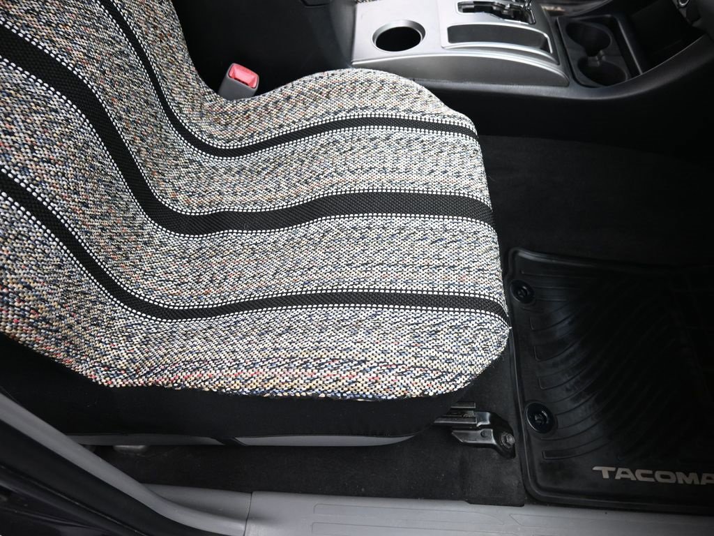 Used 2015 Toyota Tacoma Base image 31