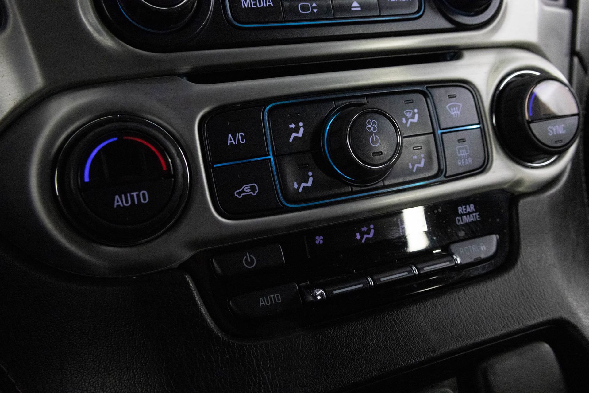 Used 2018 GMC Yukon SLE w/ SLE Value Package image 23