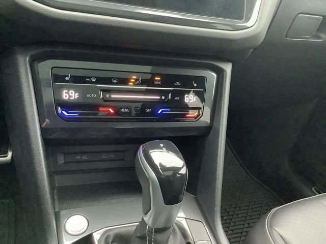 Used 2022 Volkswagen Tiguan SE R-Line image 34