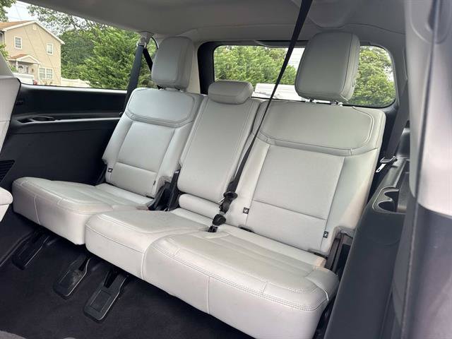 Used 2025 Ford Expedition Max Platinum w/ Driver's Package AWD/4WD image 31