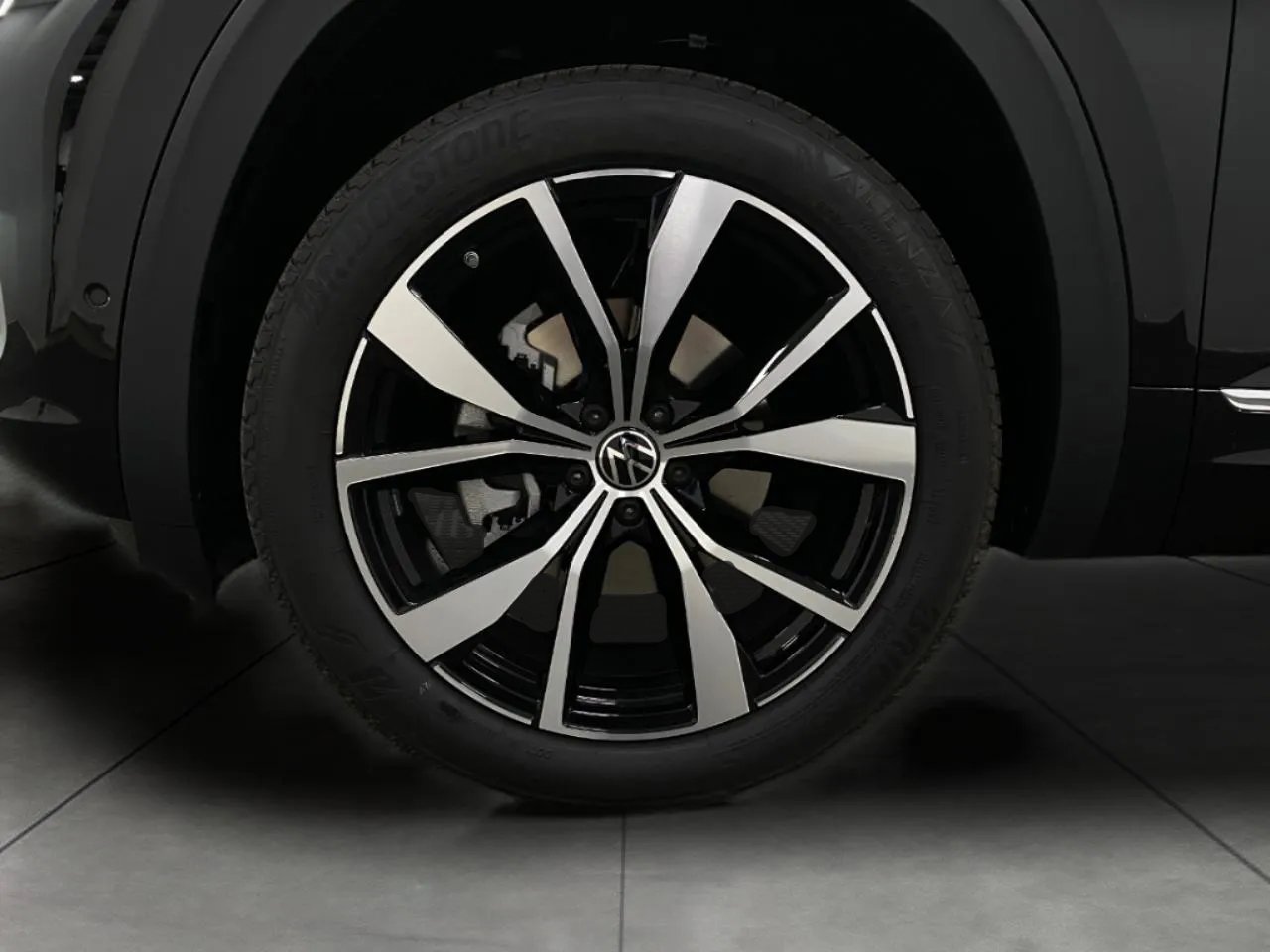 New 2026 Volkswagen Atlas SEL Premium R-Line image 13