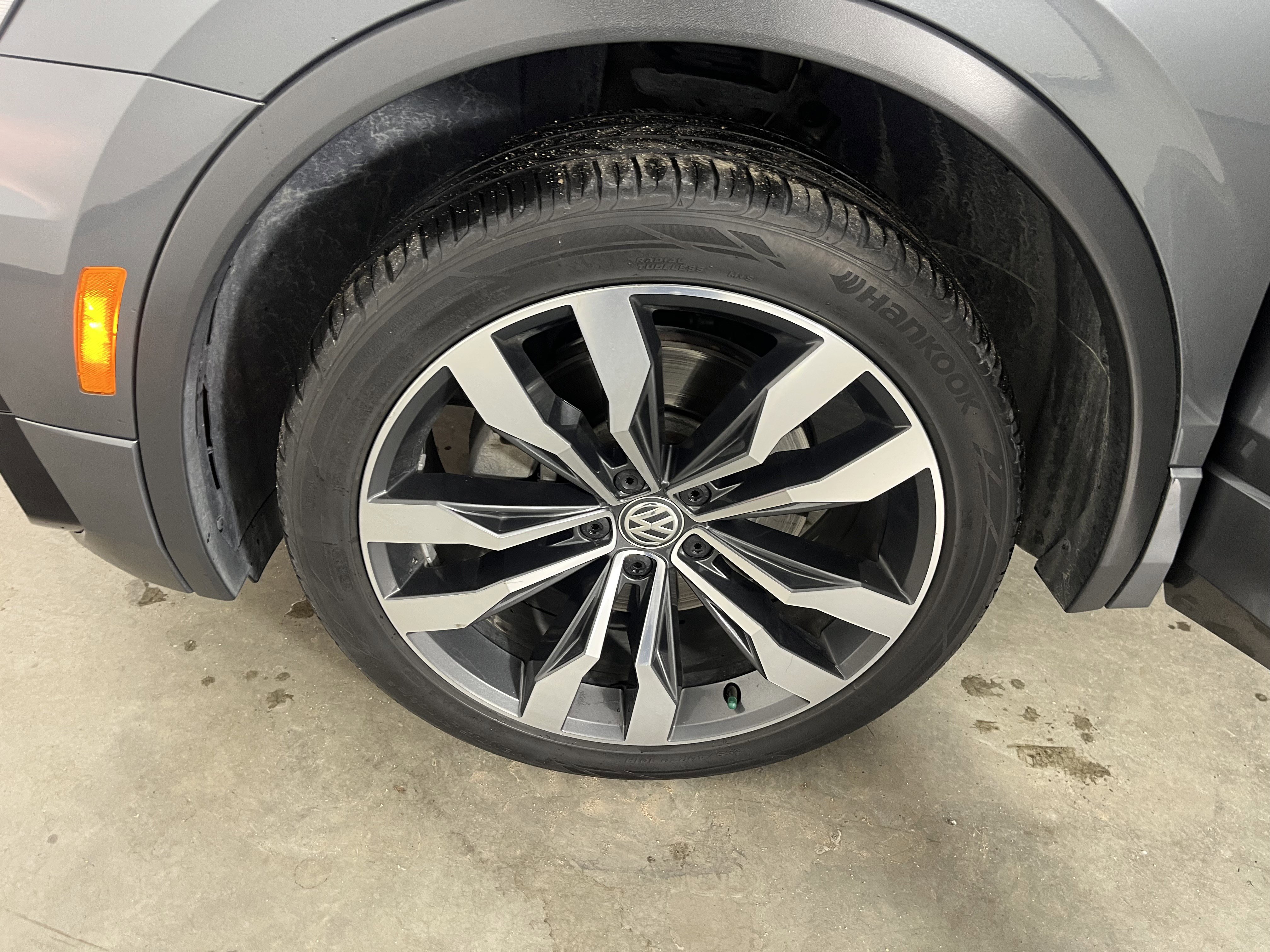 Used 2020 Volkswagen Tiguan SE R-Line image 25