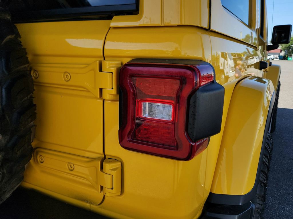 Used 2019 Jeep Wrangler Unlimited Sahara w/ Uconnect 4C Nav & Sound Group AWD/4WD image 11