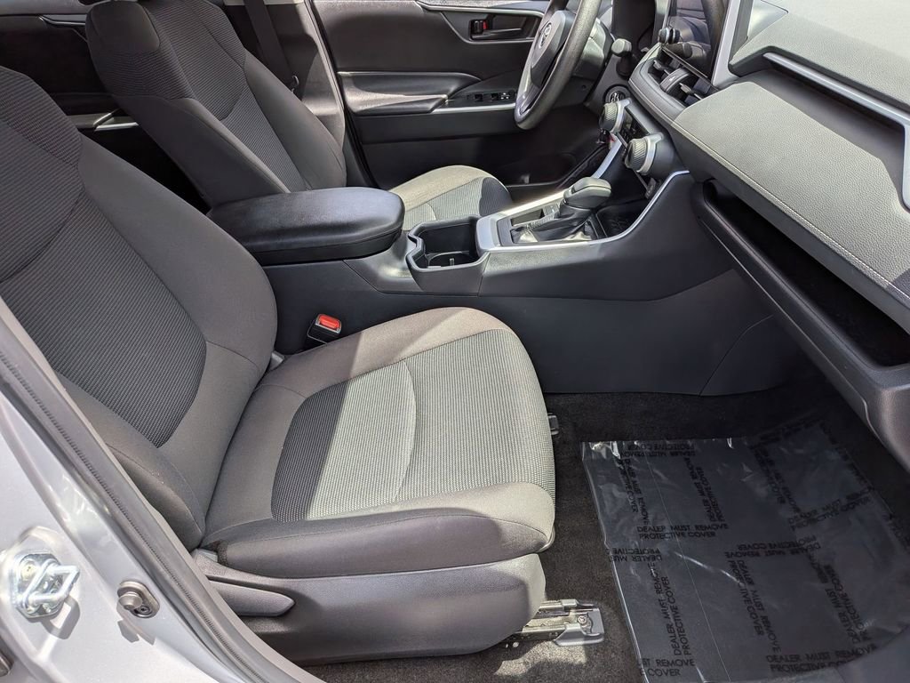 Used 2025 Toyota RAV4 LE image 27