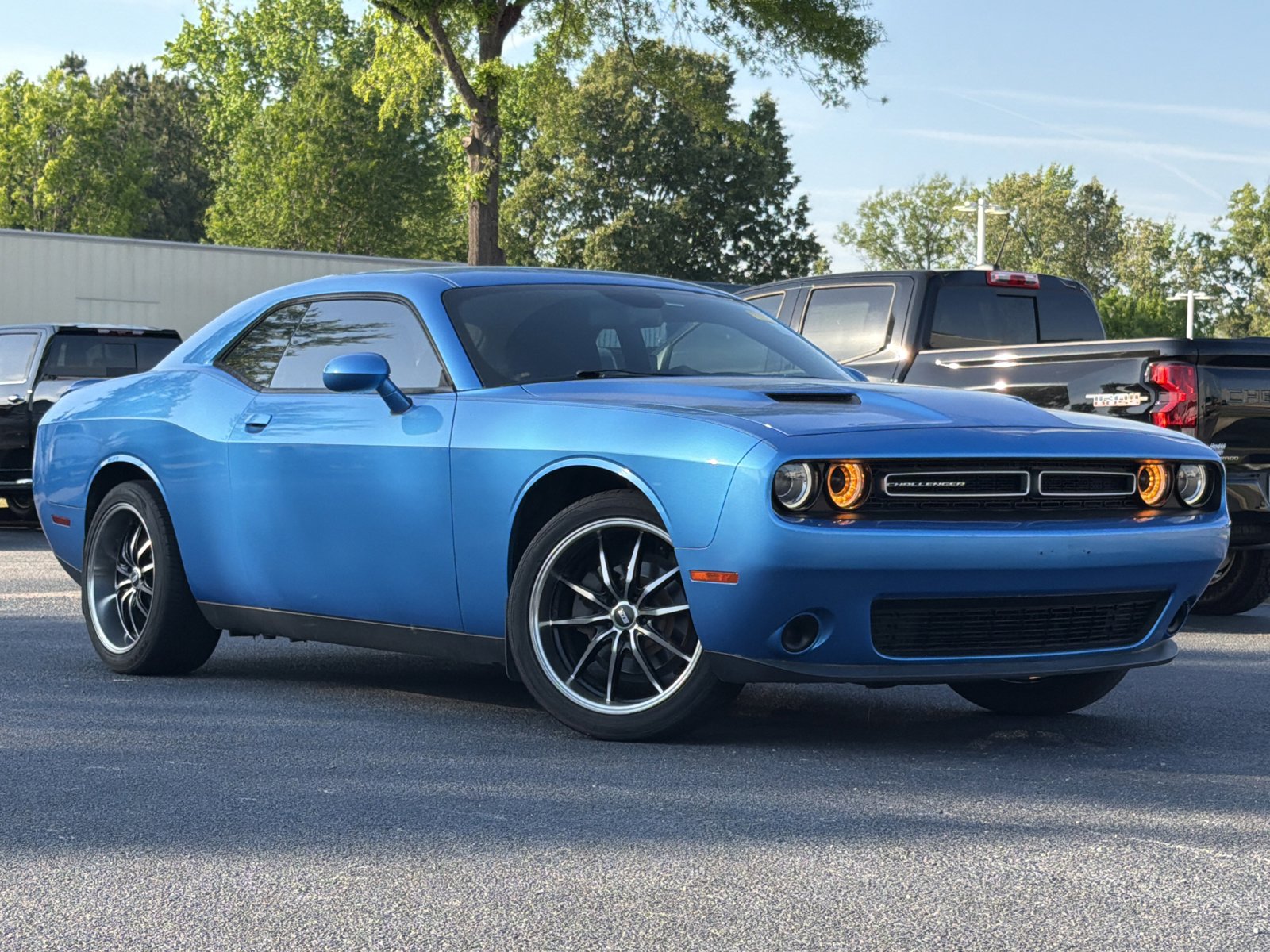 Used 2019 Dodge Challenger SXT RWD image 2