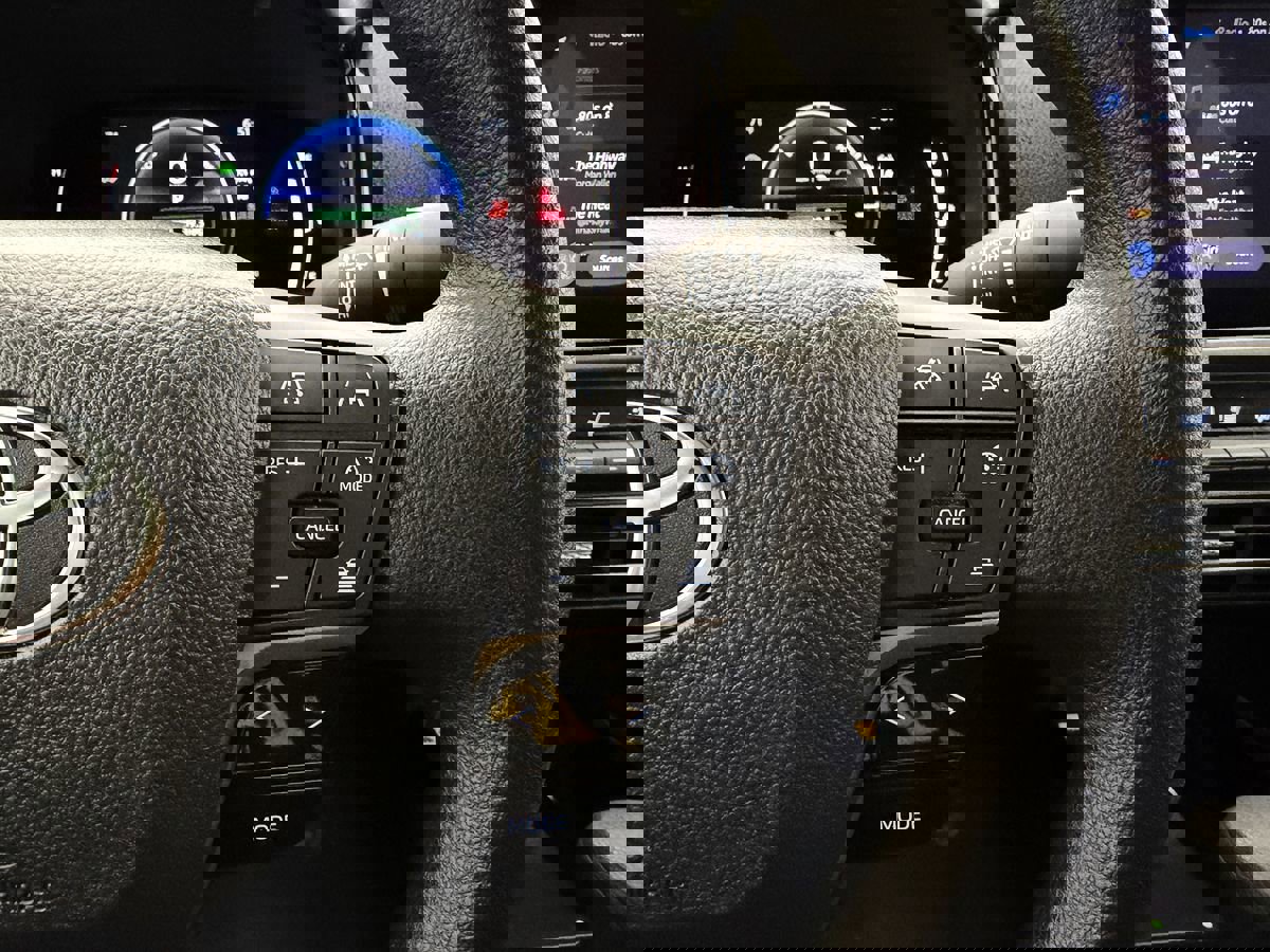 Used 2025 Toyota Camry LE image 11