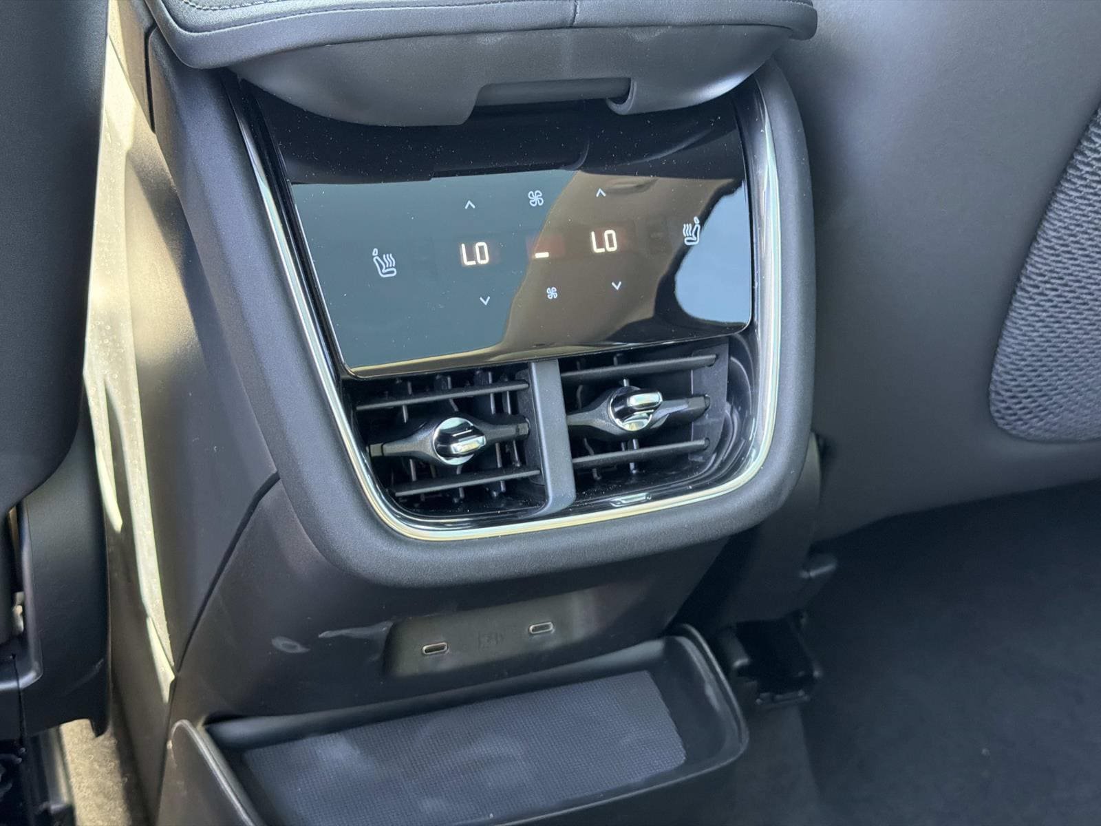 New 2026 Volvo EX90 Ultra AWD/4WD image 10
