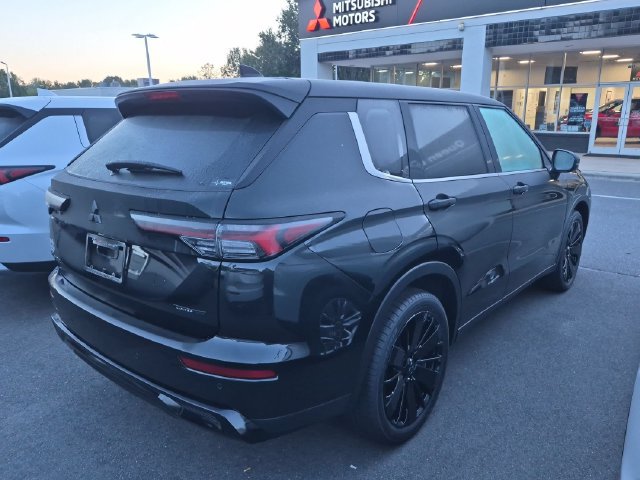 New 2026 Mitsubishi Outlander LE FWD image 3