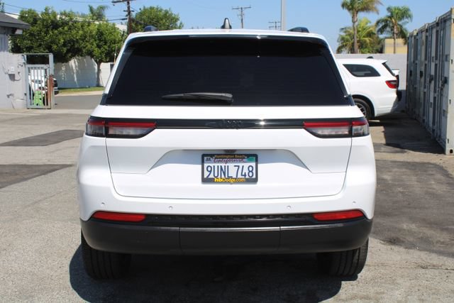 Used 2025 Jeep Grand Cherokee Altitude RWD image 5