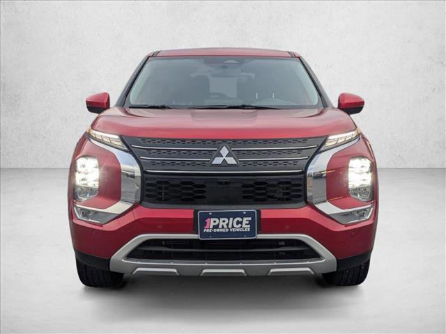 Used 2024 Mitsubishi Outlander SE image 2