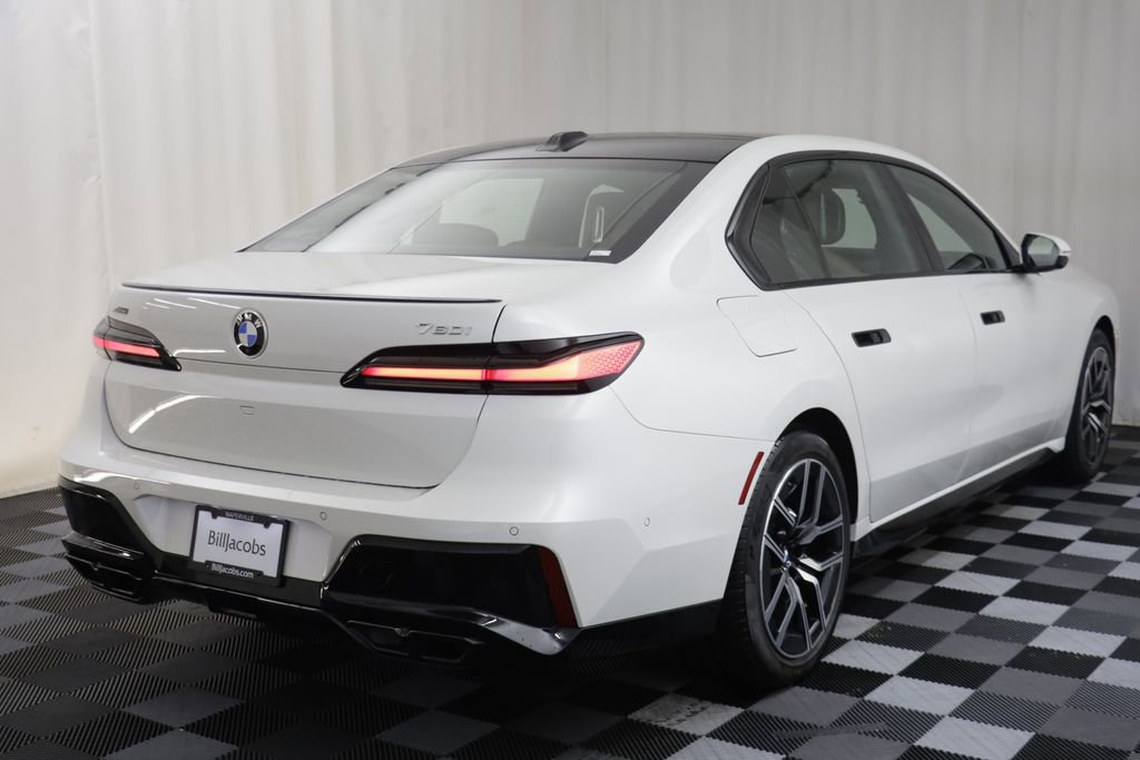 Certified 2025 BMW 760i xDrive w/ Executive Package AWD/4WD image 18