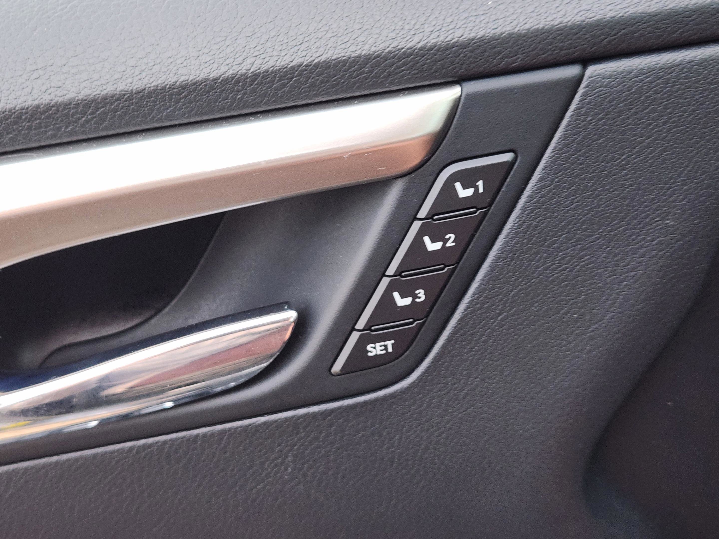 Used 2020 Lexus RX 450hL Luxury w/ Accessory Package image 27