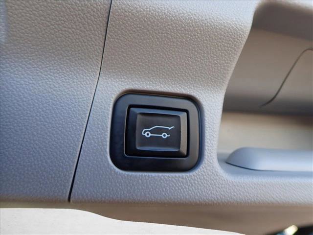 Used 2022 GMC Acadia SLT w/ Preferred Package image 7