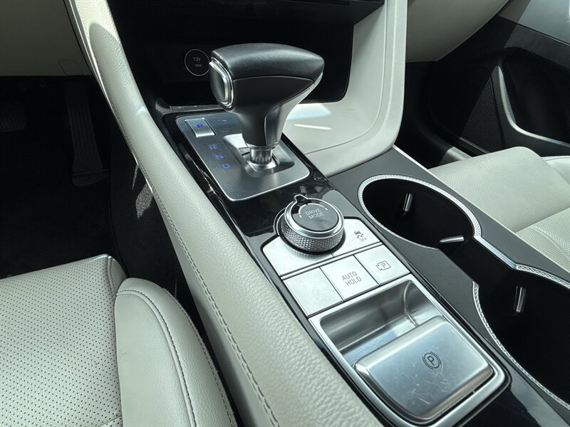 Used 2024 Genesis G70 2.5T RWD image 25