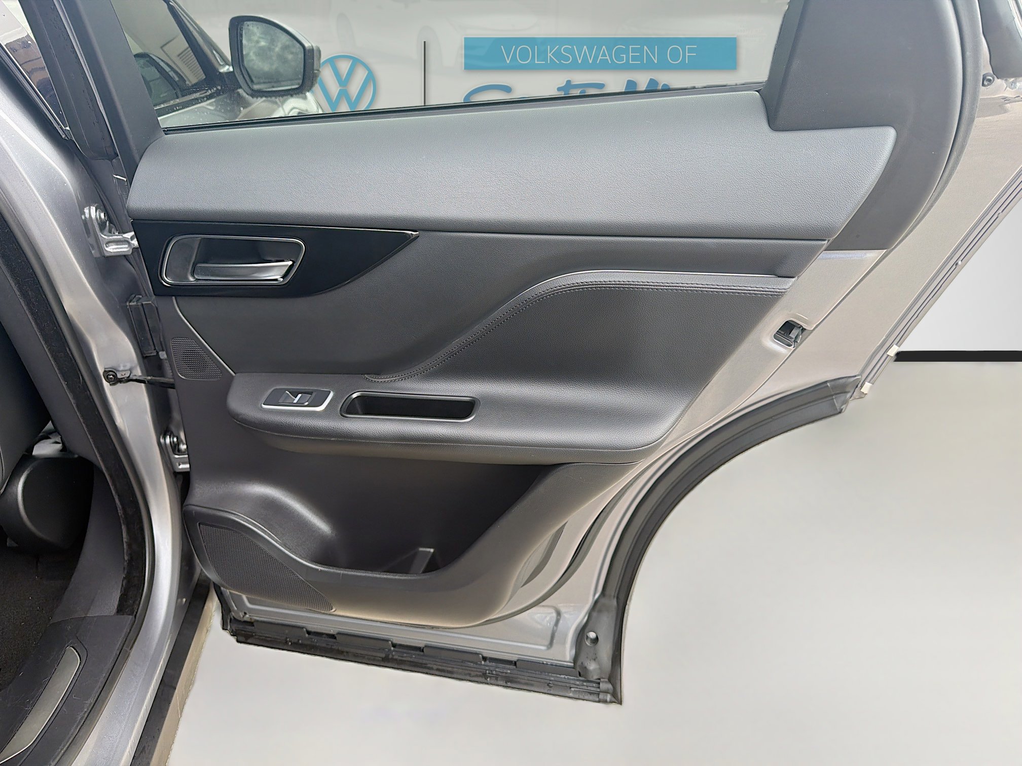 Used 2020 Jaguar F-PACE Premium image 30