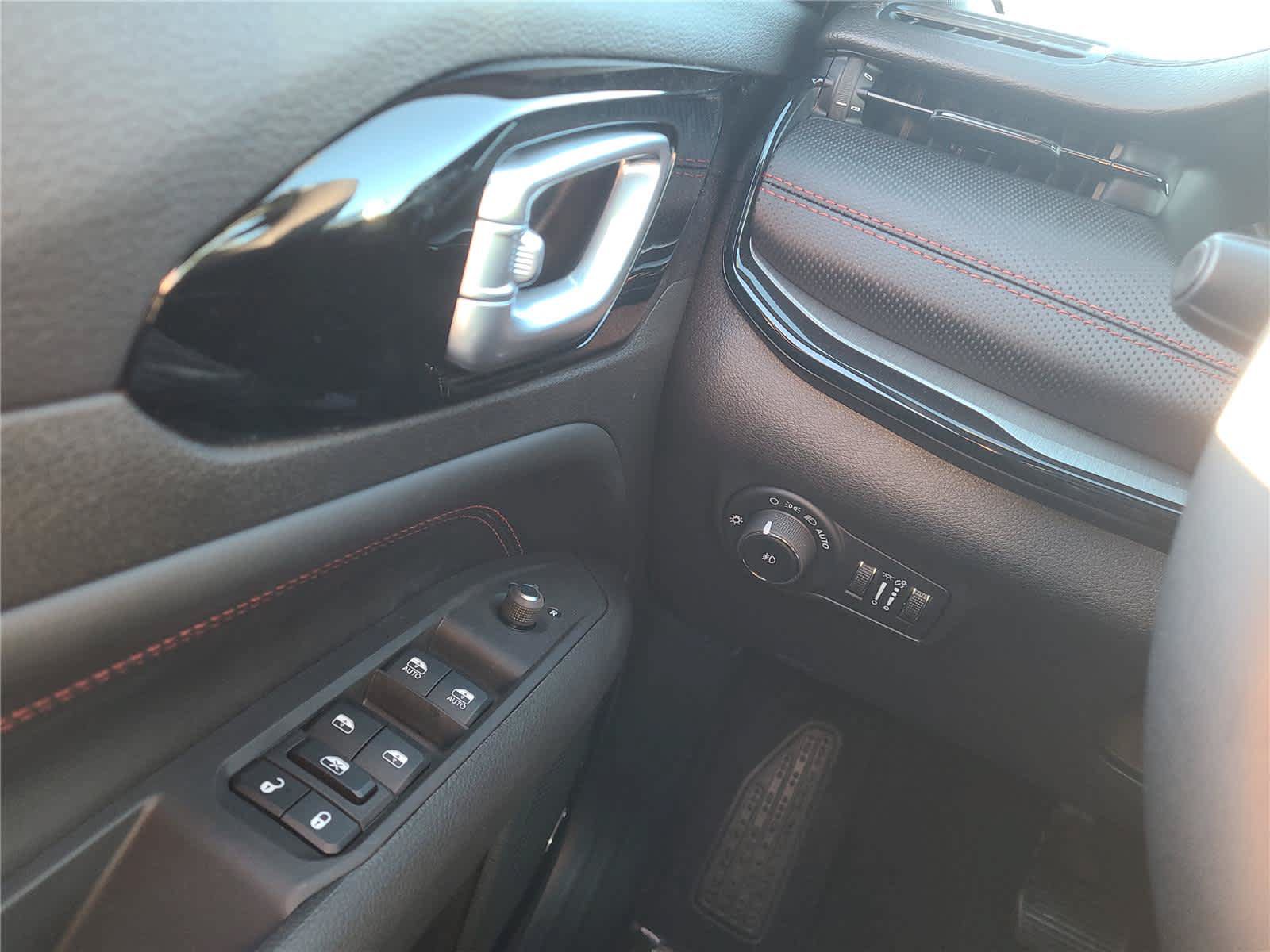New 2024 Jeep Compass Trailhawk w/ Sun and Sound Group AWD/4WD image 27