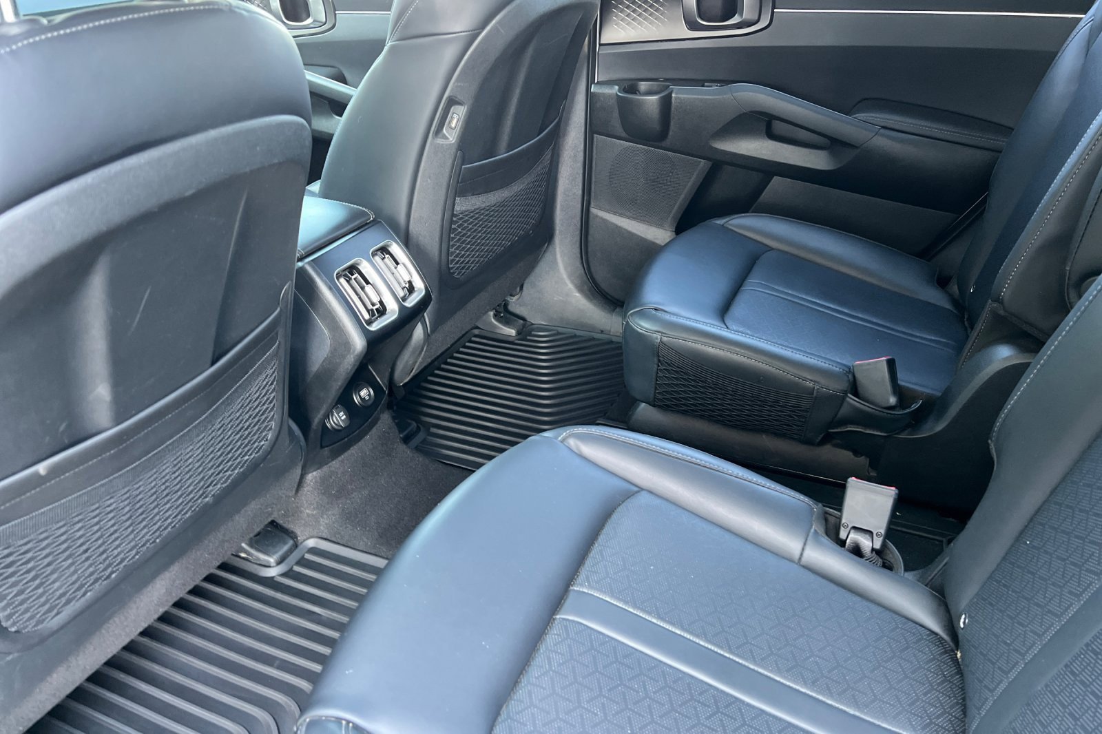 Used 2024 Kia Sorento EX image 9