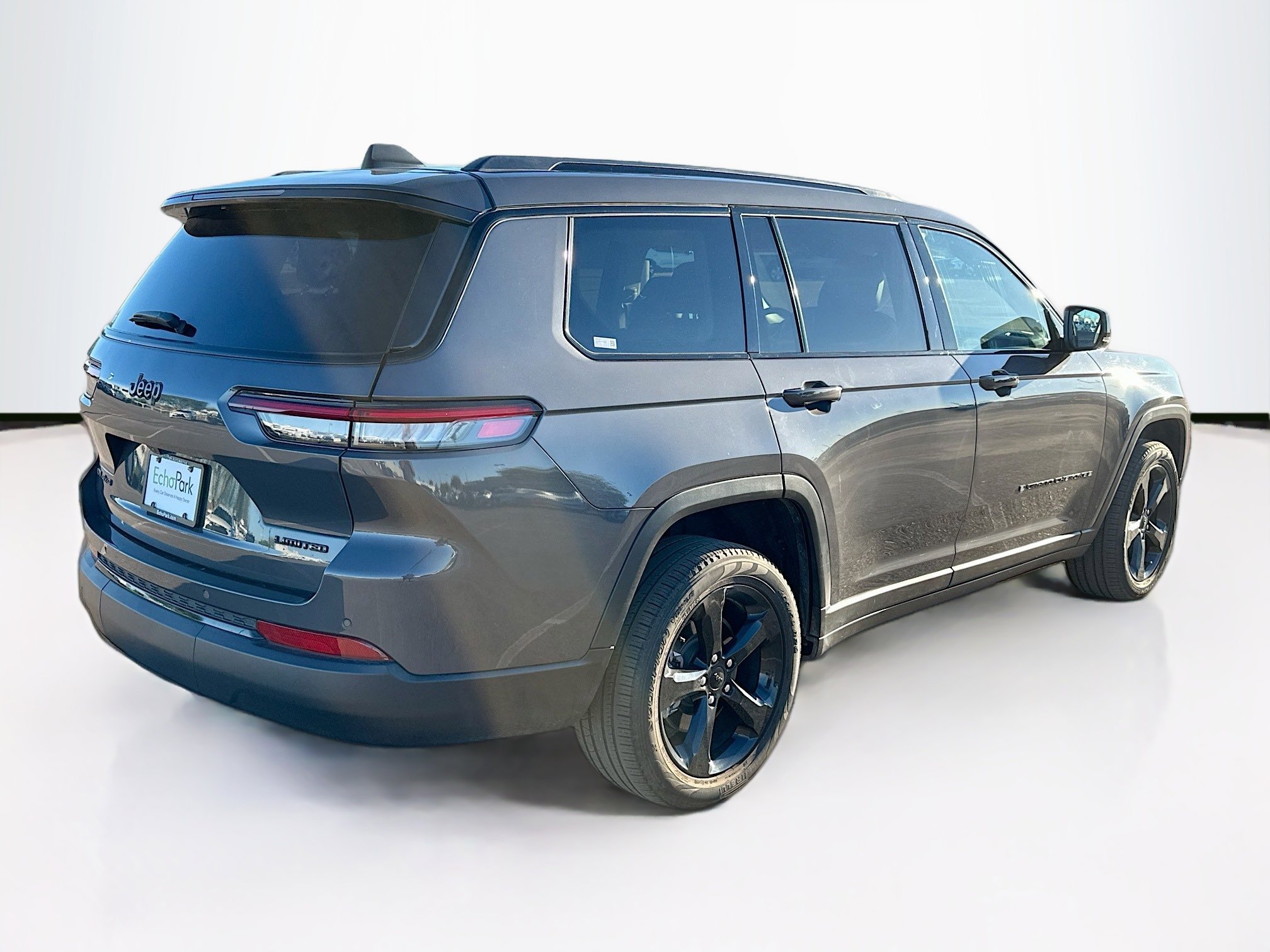 Used 2023 Jeep Grand Cherokee L Limited w/ Black Appearance Package image 9