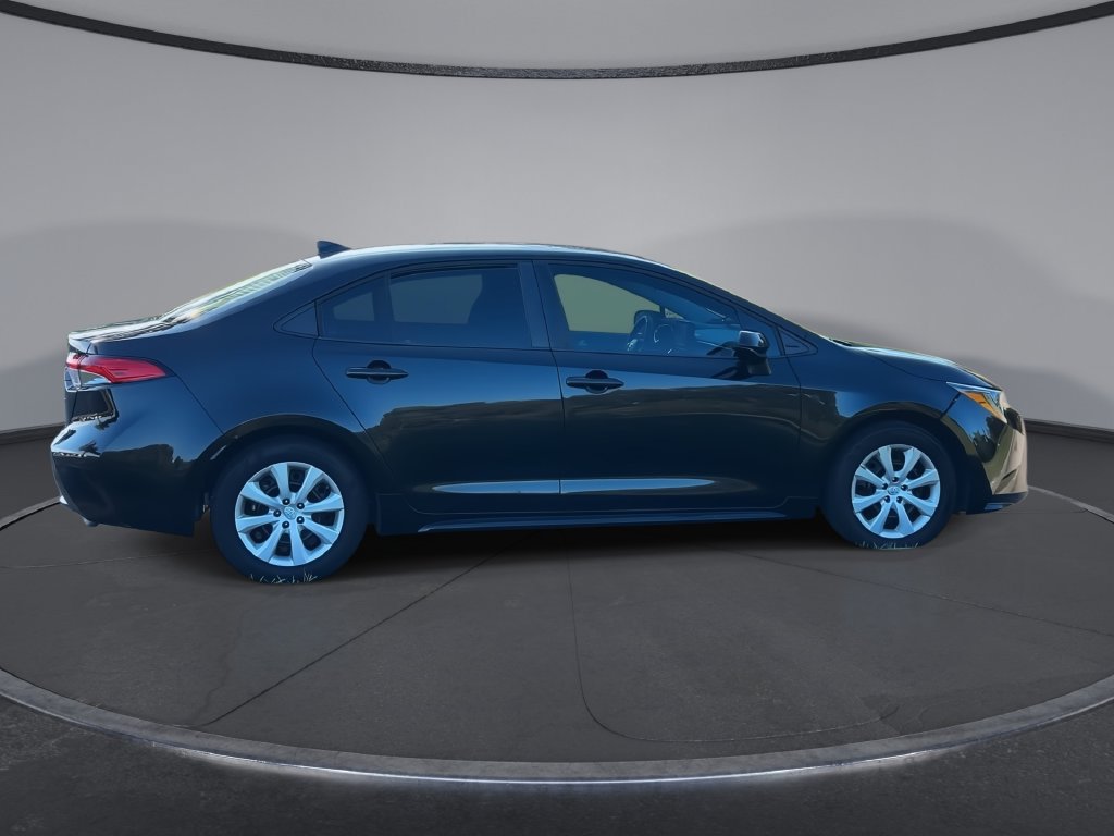 Used 2022 Toyota Corolla LE FWD image 9