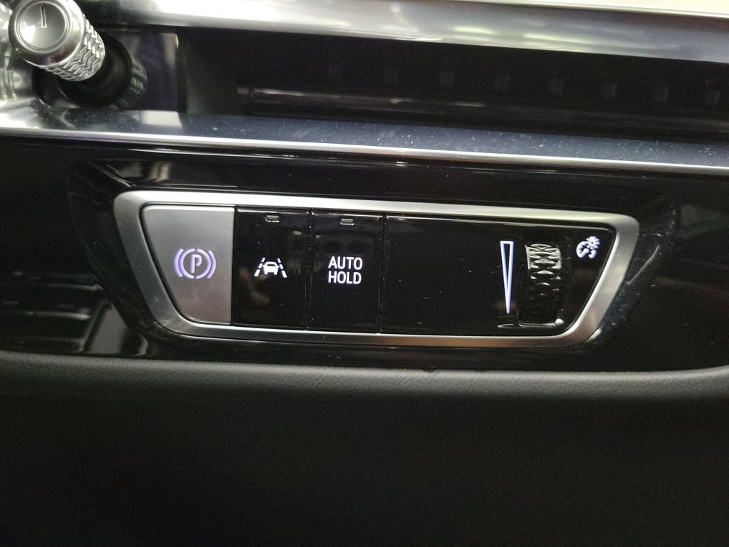 Used 2024 Cadillac Lyriq Luxury RWD image 30