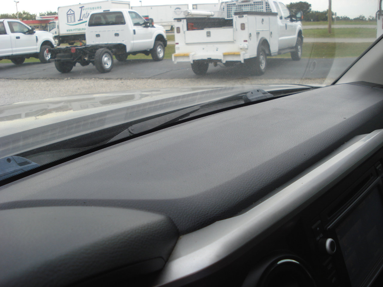 Used 2017 Toyota Tacoma SR5 image 40