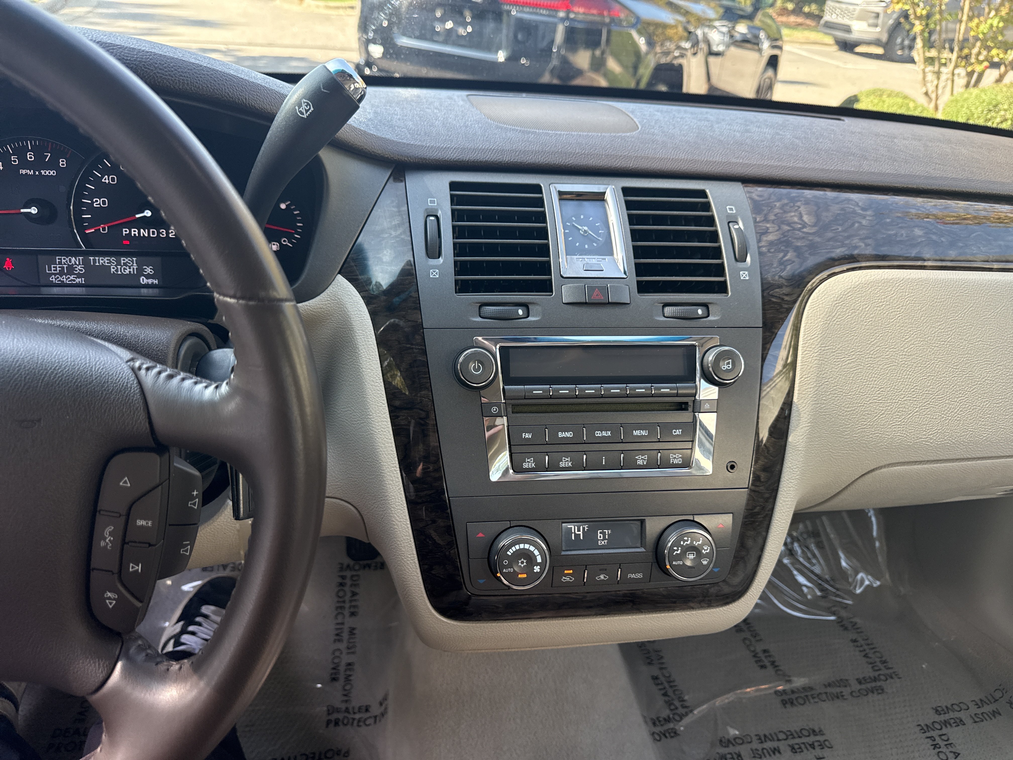 Used 2009 Cadillac DTS w/ Trunk Convenience Package FWD image 22