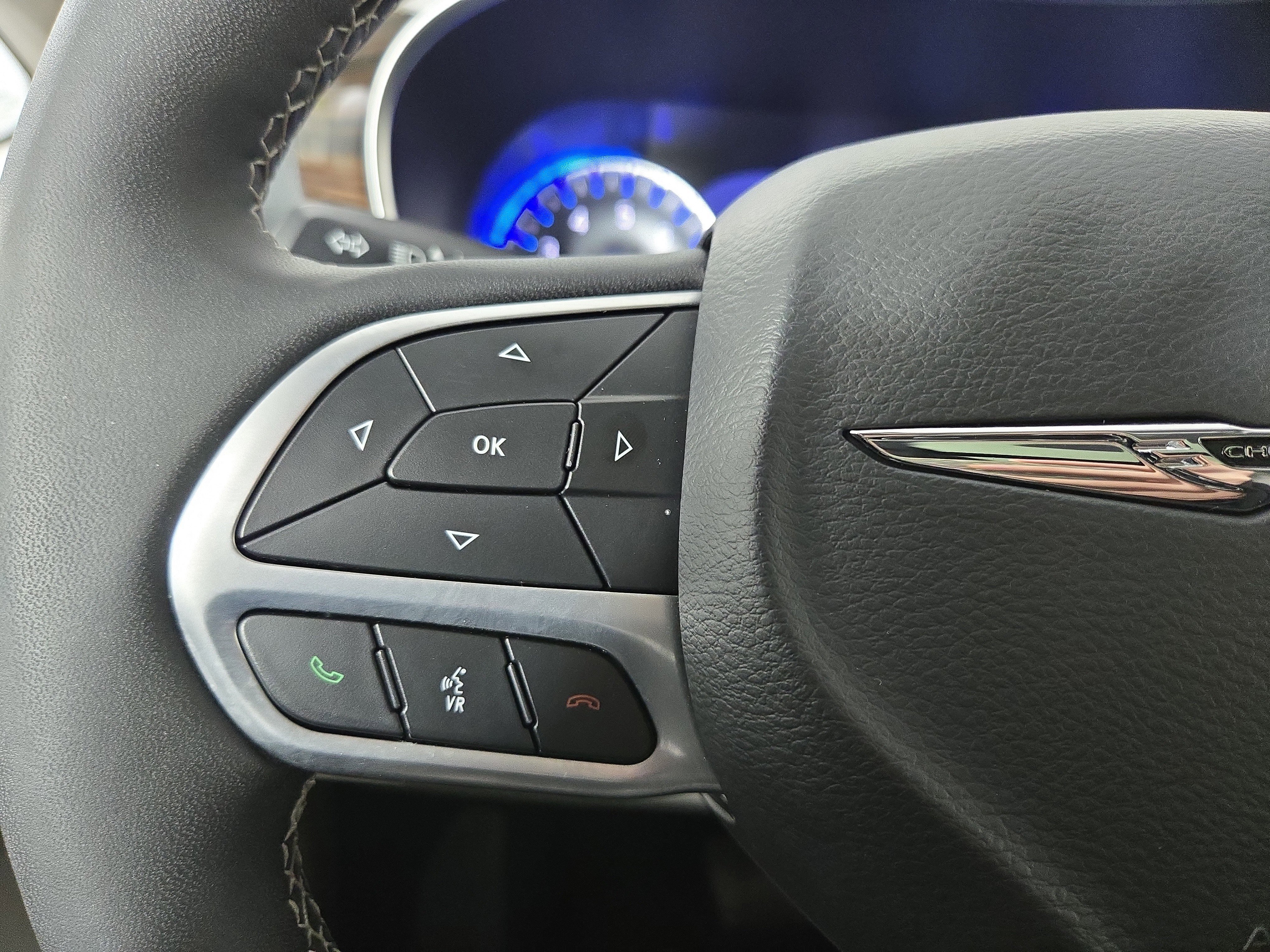 Used 2024 Chrysler Pacifica Limited image 16